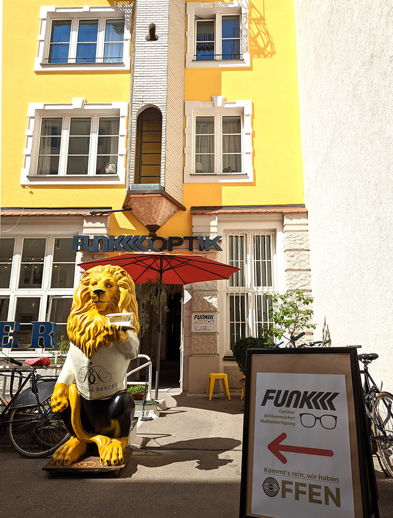 Findet uns mal :) FUNK Optik München, wir sind im Hinterhof