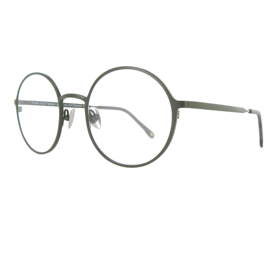 Edelstahlbrille in der Farbe oliv grün mit runden Gläsern und großzügigem Steg, ausgewogen und minimalistisch.
