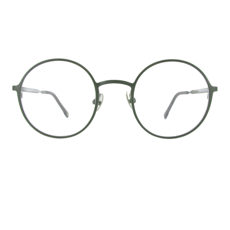 Edelstahlbrille in der Farbe oliv grün mit runden Gläsern und großzügigem Steg, ausgewogen und minimalistisch.